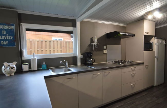 Modern Waterfront Chalet - Photo 7