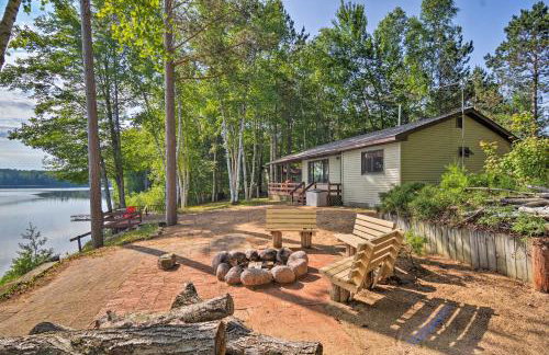 Lakefront Cabin with Private Dock and Beach! - Foto 1