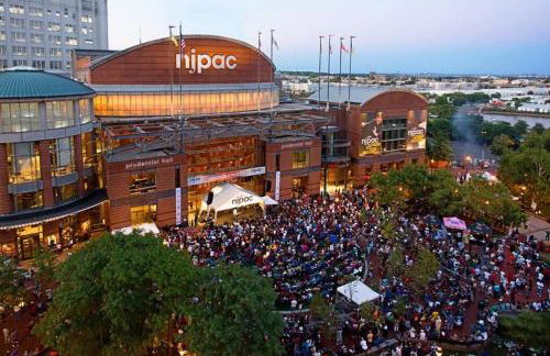 Cozy Stylish retreat - NYC & NWK w free parking - Foto 19