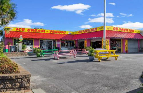 Sunshine House #2-Selfie-Friendly - Steps to Beach - Foto 36