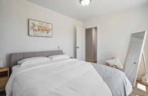 Spacious 5B2B home 5 min to airport with AC, Game Room, WiFi, Parking - Photo 42