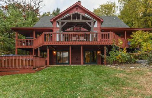 Monthly or Seasonal Large Petite Lake 44 Lakehouse Retreat with Private Pier and Hot Tub secluded Deep in the Woods - Foto 5