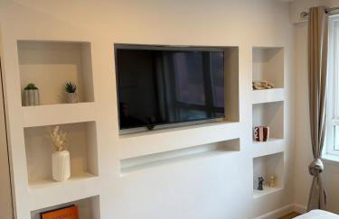 Modern&Stylish city centre apartment with parking - Foto 1