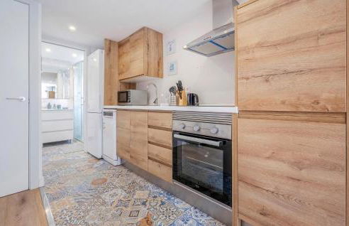 Amazing Apartment In Sant Pere De Ribes - Photo 5