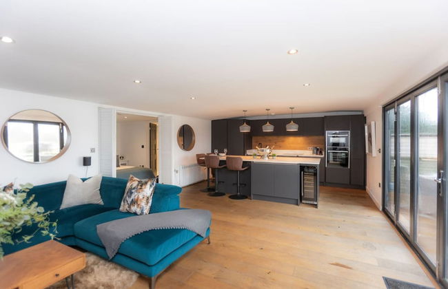 River Cabin With Mooring - From 250 Per Night - Foto 1