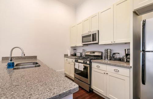 Charming 2BR on Carondelet by Hosteeva - Foto 26