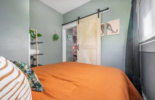 Jungle Themed Apt. Close to Coffee, Food + Shops! - Foto 16