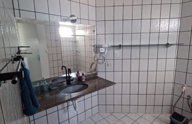 Novidade na Enseada Azul! Apto com churrasqueira, área gourmet e Ar condicionado a 150m da praia - Foto 9