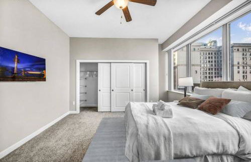 14th Floor Lux Downtown Condo w/ LAKE VIEWS & Gym - Photo 27