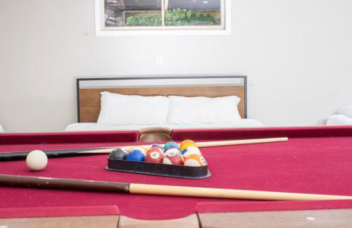 Private Home - #RedwoodSkyWalkRetreat - 5BD, Pro Pool Table, BBQ, Foosball, Darts, Fireplace, Movie Projector, Stereo, Cotton Bedding - Foto 37