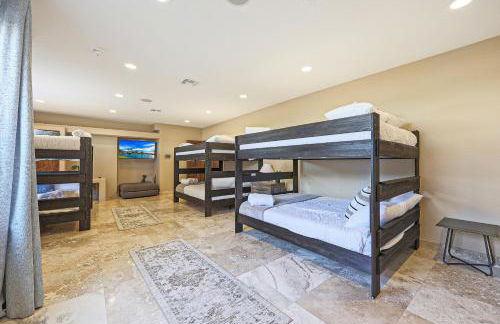 Luxury Estate, Sleeps 24, Sonoran by HomeStakes Stays - Foto 29