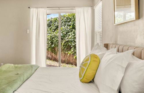 Serene SoCo Escape, Walk to Cafes and Free Parking - Photo 15