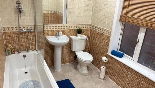 Cozee 2-bed nr New Cross Hospital - Foto 3, towels, Shower