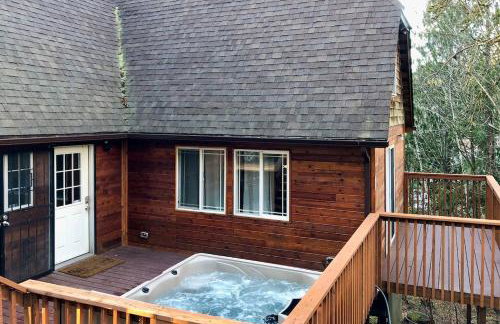 Creekside Cabin Retreat with Private Hot Tub - Foto 10