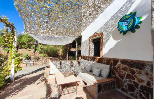 Künstlerhaus Finca Madreselva mit atemberaubenden Weitblick mit Infinitypool, kleinen Teichen und vielen Sitzplätzen in Tolox Malaga im Nationalpark Sierra de las Nieves, ideal für Entspannung, aber auch zum Wandern - Foto 58