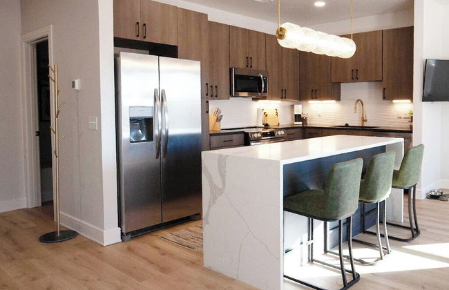 5020 PLace - Luxury Apartment - Photo 6