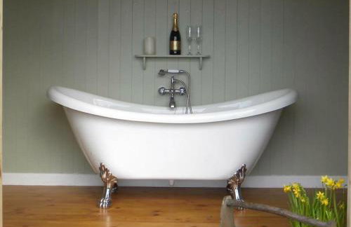 Ludlow Vintage Airstream - Photo 3