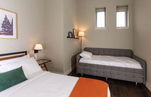 Downtown Modern 2BR Loft Apartment - Sleeps 8-9 - Foto 16