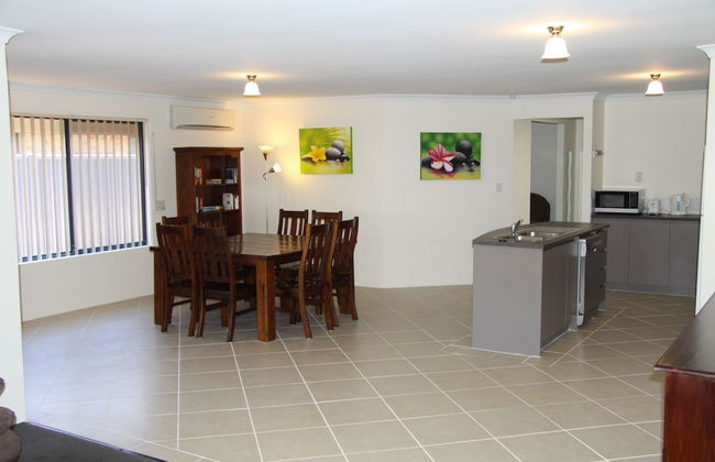 Byford House on the Scarp - Photo 9