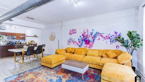 The Stallion #209 - Walk to Museums, Luxe Loft with free gated & covered parking - Foto 2