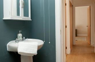 Fresh and spacious 3 bedroom home - Photo 6