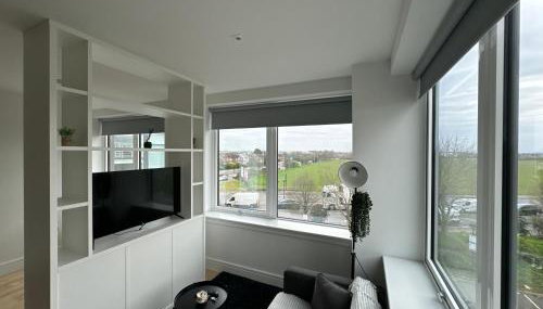 Voyager Haus Apartments, EV Charging Stations, London Heathrow Airport, LHR, Terminal 4, RE-Energise & GO - Foto 2