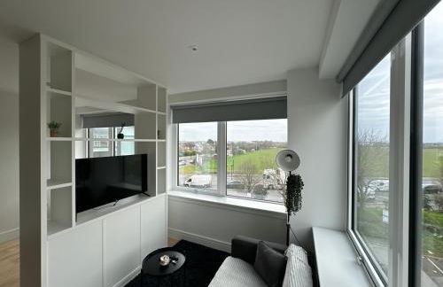 Voyager Haus Apartments, EV Charging Stations, London Heathrow Airport, LHR, Terminal 4, RE-Energise & GO - Foto 2