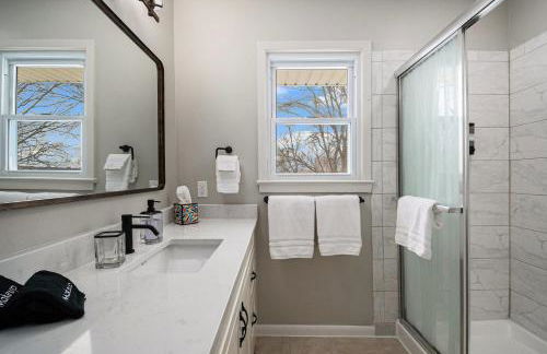 Central Family Oasis with Hot Tub & Fenced Yard - Foto 28