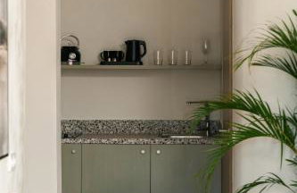 FOS Luxury Suites - Photo 40