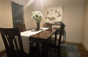 Old Fort Loft King & Queen suites nearest accomodation to Marshals Museum power your EV for free! - Foto 26