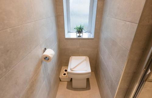 Superb 1Bed Flat in Fabulous West End - Pass the Keys - Foto 21