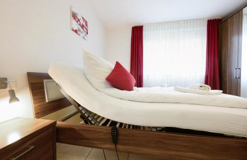 7SCHWABEN - 7 vollausgestattete Wohnungen unter einem Dach mitten in Bad Urach - Küche - Bad - WLAN - Waschmaschine - kostenloses Parken - E-Bike-Garage mit Ladestation - Altstadt, Bus, Bahn, E-Ladestation unter 5 Min - barrierefrei - rollstuhlgerecht - Foto 18