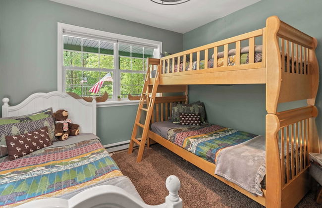 Ridge Retreat by Avantstay Game Room, Covered Porch, & Fire Pit! - Photo 31