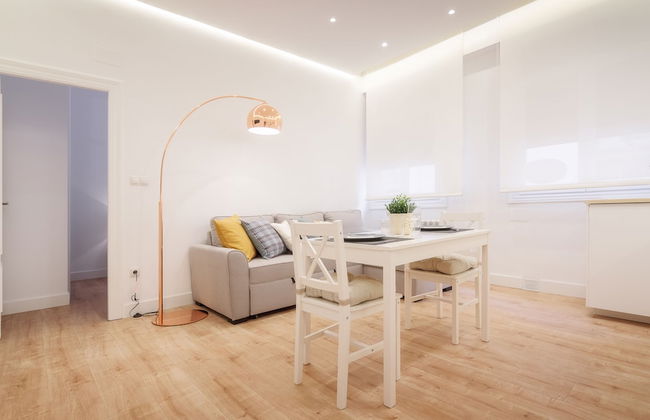 Apto Reformado con encanto by URBANHOSTS - Photo 12