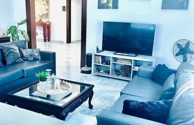 2 Minutes Walk to Beach Huge 3 bdrm Condo with Pool - Photo 50