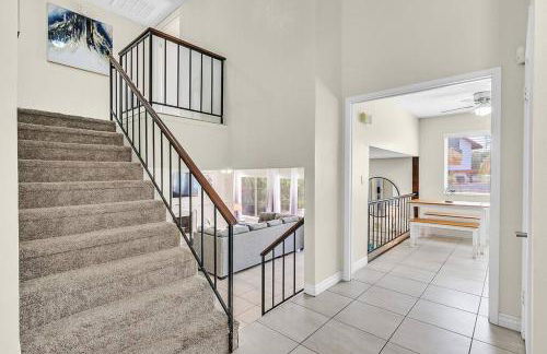 4BR Family Home, Private Pool & BBQ, Near Strip - Foto 32