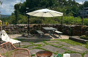 Encantadora Villa de Piedra con Jardín y Chimenea - Foto 4