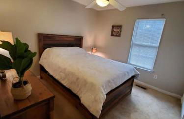 Lovely 5 Bedrooms, 3 Full Baths Home Near Parks! - Foto 19