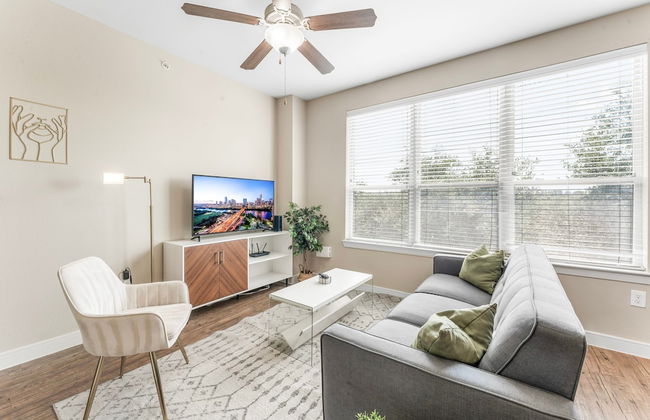 Fun Soco 1BR King Suite w Gympickleballlaundry - Foto 8