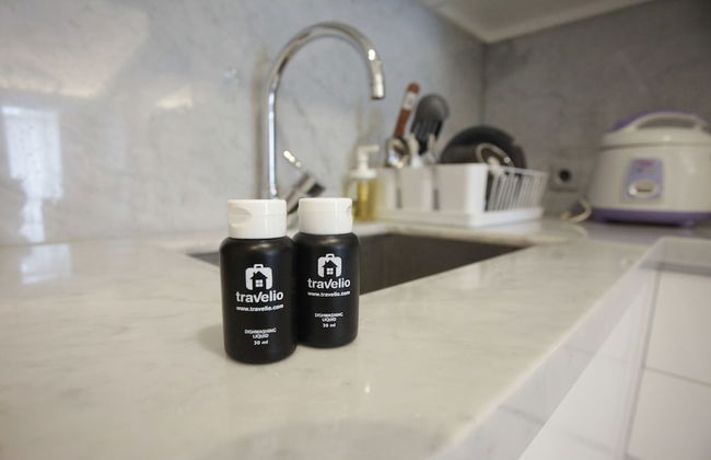 Premium 2BR Apartment near Marvell City Mall at The Linden - Foto 9