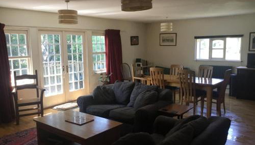 Off grid chalet . HOT TUB & SAUNA. Kid friendly. - Foto 4