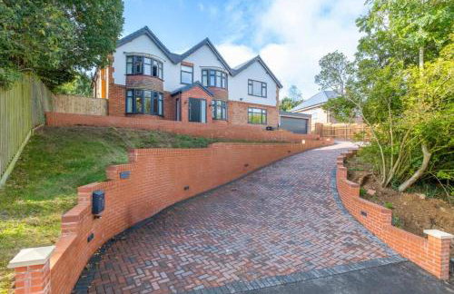 Luxurious Relaxing 6 Bed House for great comfort - Photo 14