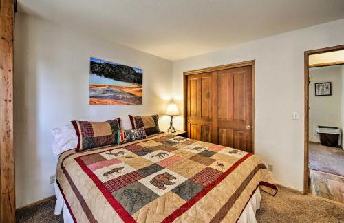 Spacious Lake Arrowhead Home with 2 Decks and Views - Foto 12