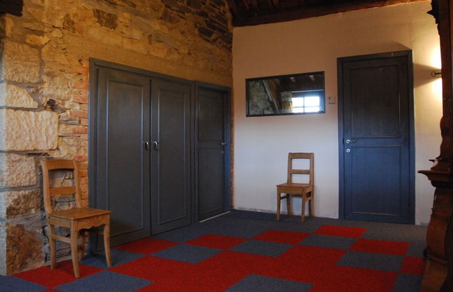 Large Hunting Lodge With Enormous Beautiful Garden - Photo 21