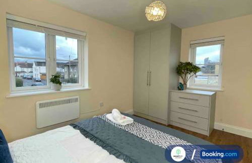 Modern 1 bedroom flat with free parking - Photo 11