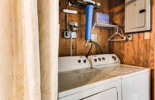 Riverfront Anglers Cabin in Fairhope with Deck! - Foto 18