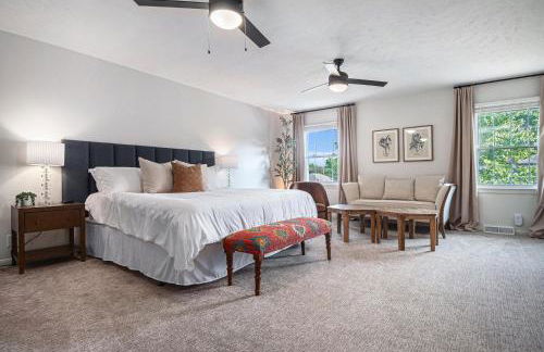 Central Family Oasis with Hot Tub & Fenced Yard - Foto 19