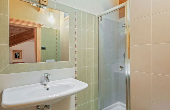 Belvilla by OYO Charming Apartment in Brez With TV - Foto 24