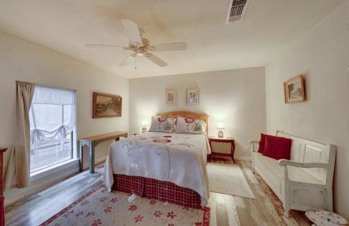 Peaceful Helotes Cabin Fire Pit, 9 Mi to Old Town - Foto 16