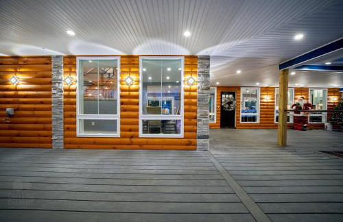 New Sunday River Ski Retreat with Hot Tub Spa - FirePit Sleeps 16 - Foto 8